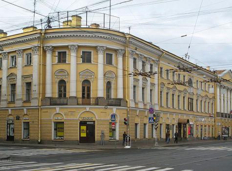 Дом на углу Гороховой ул., 45 и Садовой ул., 38, где находился театр «Летучая мышь»