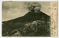 Неаполь. Везувий в момент извержения.<BR> Штемпель прибытия 13 июля 1902 г.