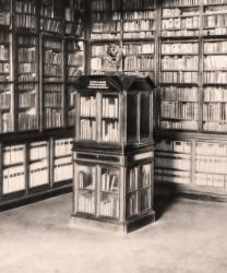 Специальный шкаф (поставец) со стеклянными дверцами для изданий Библиотеки и литературы о ней с момента ее основания.