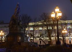 Статуя Екатерины II на Площади Островского