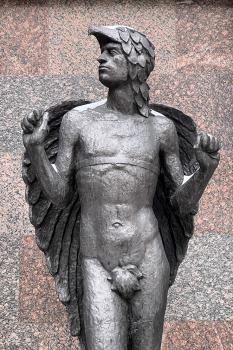 Скульптура Икара, символизирующая воздухоплавание