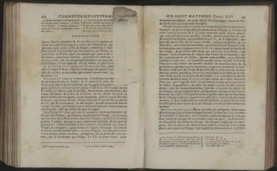 Calmet Augustin. Commentaire littéral sur tous les livres de l’Ancien et du Nouveau Testament. Paris, 1709—1734. En haut du signet: «marchands fessez» 