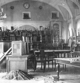 Читальный зал после обстрела. 1942 г.