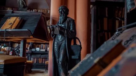 Statue of Gutenberg by Thorvaldsen in Faust's Study