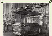 Серебряная рака с мощами Александра Невского. Фотография, 1906