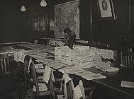 Газетный зал. 1941
