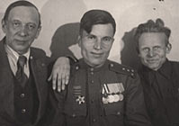 Слева направо: Н. П.  Басов, А. З. Абрамишвили, В. А.  Марин. 1945 г.