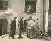 Члены восстановительной бригады. 1944