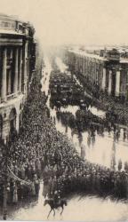 23-го марта 1917 г., день похорон жертв революции. <br>Процессия уг. Невского и Садовой в Петрограде.