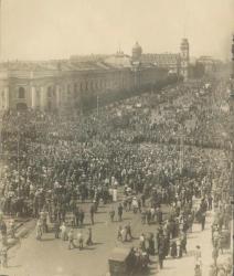 Политическая манифестация на Невском проспекте в Петрограде. 18 июня 1917 г.