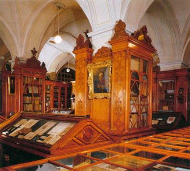 Шкафы для хранения рукописей Ардебильского собрания