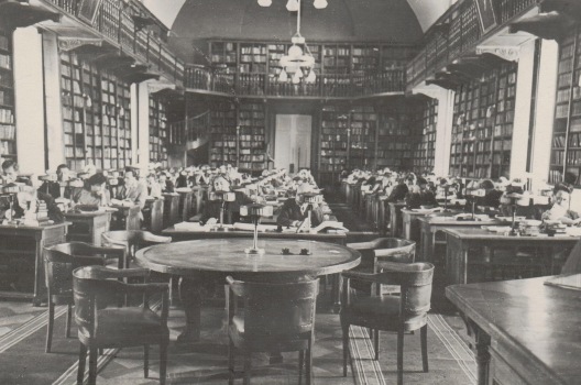 Научный читальный зал социально-экономической литературы. 1950-е гг.