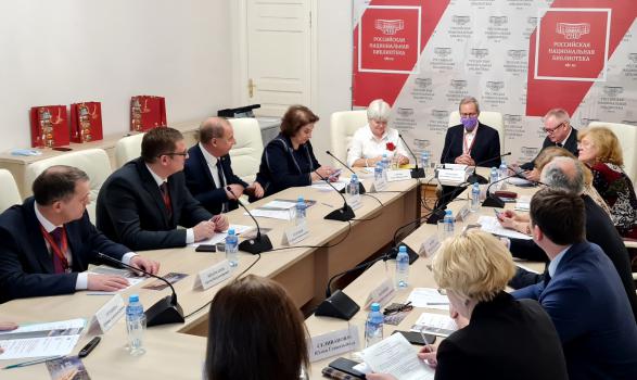 Генеральный директор Российской национальной библиотеки Владимир Гронский открывает XXV Совет сотрудничества.