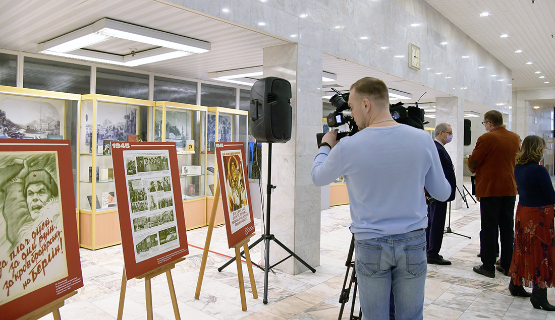 Апрельская выставка. Выставка Украина Москва. Выставки в апреле в библиотеке. Мнеж и выставка Украина.