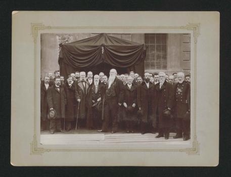 Стасов в группе лиц, участвовавших в закладке корпуса Воротилова Императорской Публичной библиотеки 1 сентября 1896