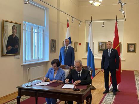Подписание соглашения о сотрудничестве между РНБ и Новосибирской областной научной библиотекой