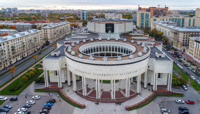 Генеральный директор РНБ поздравил сотрудников с Новым годом