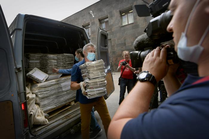 Журналистам показали, как началась приемка обязательных экземпляров, поступающих в РНБ из Российской книжной палаты