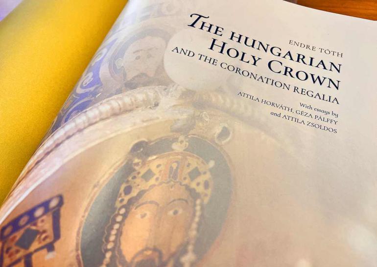 Книжный дар Генерального консульства Венгрии