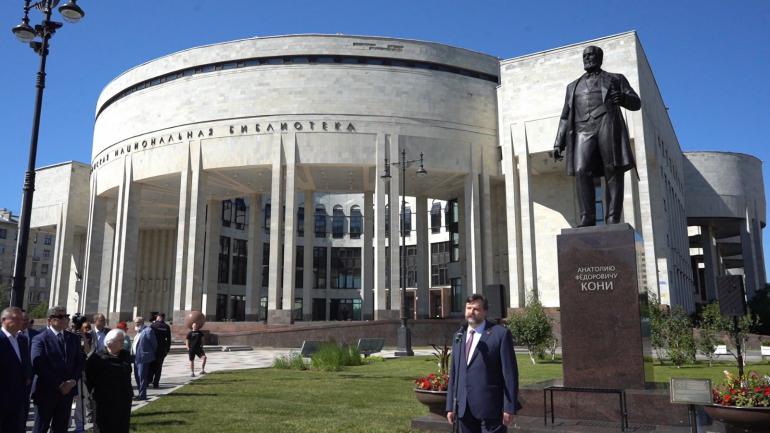 Открытие памятника Анатолию Кони перед Новым зданием РНБ
