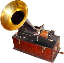 Так выглядел первый в мире фонограф с восковым валиком, созданный Эдисоном в 1878 г.