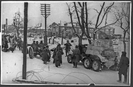 В боях за прорыв блокады : на улицах освобожденного Шлиссельбурга. 20 января 1943 г. : [фотография].